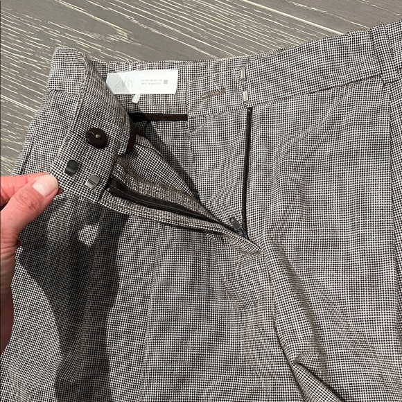 Zara Men's Flat Front Gray Shorts - Picture 3 of 4